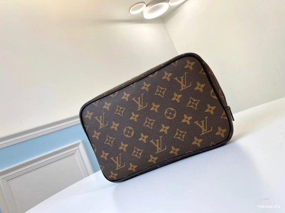 POUCH TOILETRY LOUIS GM VUITTON 0419